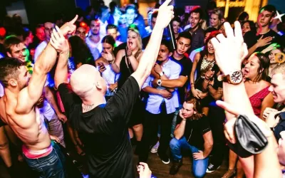 crowd dancing at Birdees nightclub